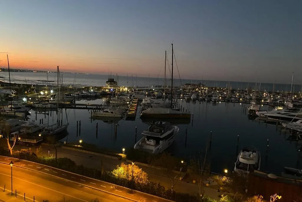 Appartamento Con Terrazza Vista Darsena Di Rimini Italy
